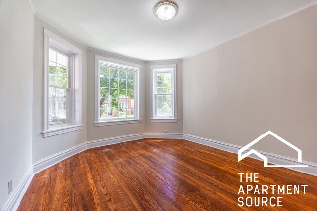 Building Photo - 2110 N Avers Ave