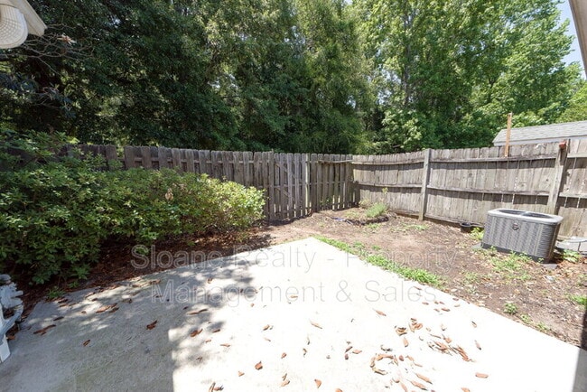 Building Photo - 1343 Pinnacle Ln
