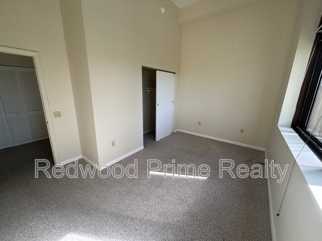 Building Photo - 1318 19th Ave