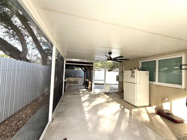 Building Photo - 5715 Arthur St