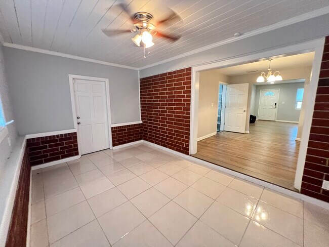 Building Photo - 3219 Fruitwood Ln