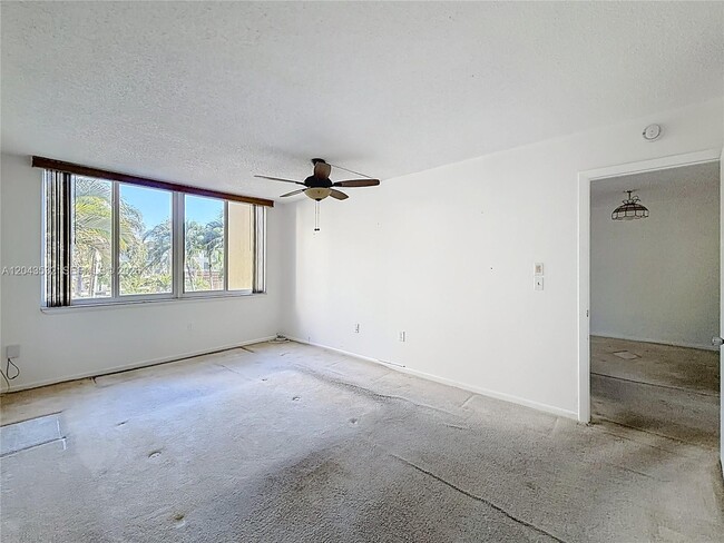 Building Photo - 6750 Royal Palm Blvd
