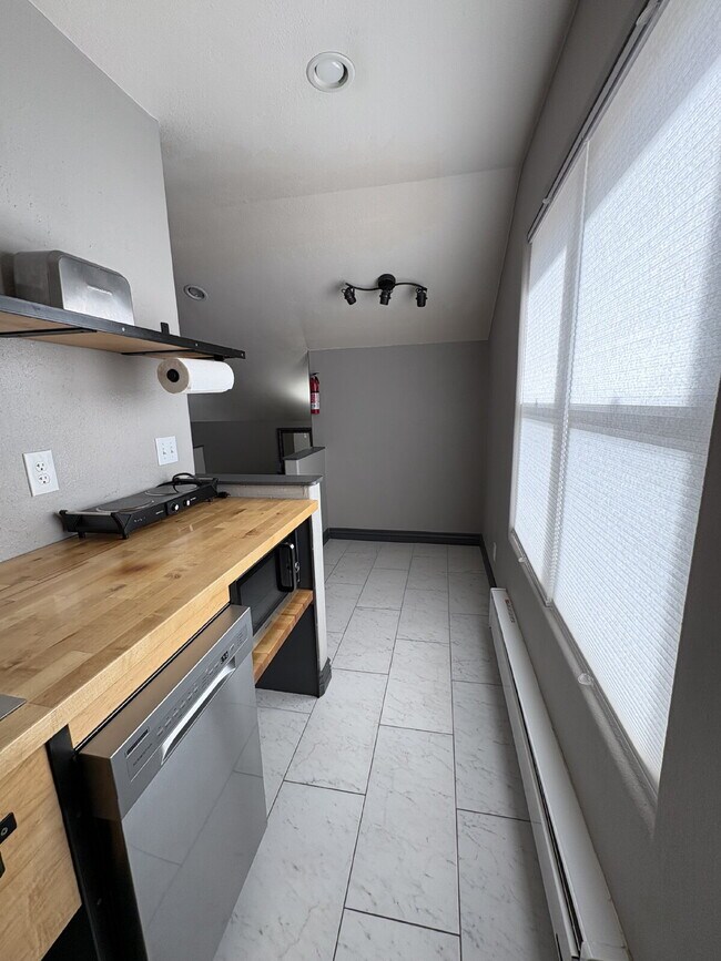 Building Photo - Old North End Studio