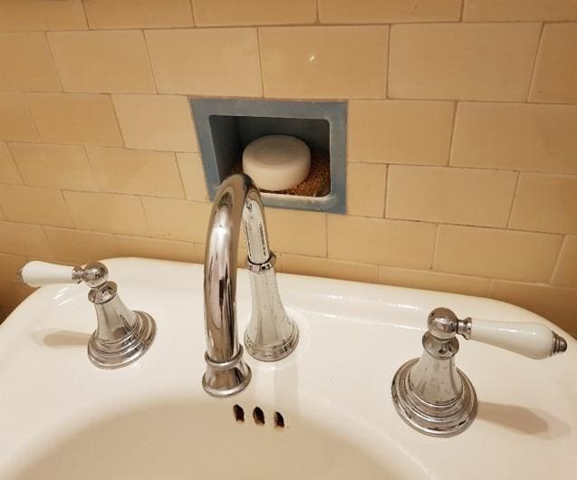 Building Photo - 333 N Sycamore Ave