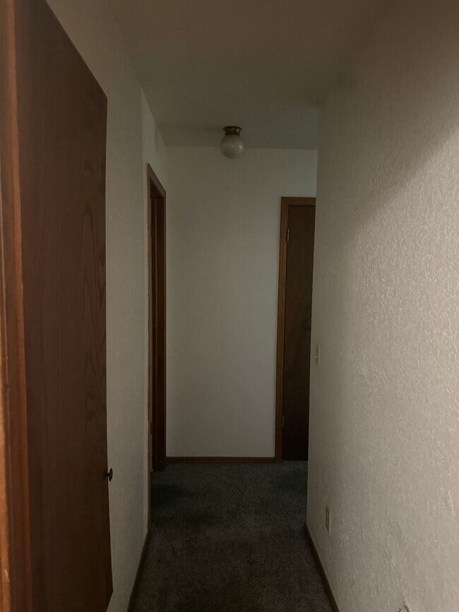 Building Photo - 1166 N Eagle Ln