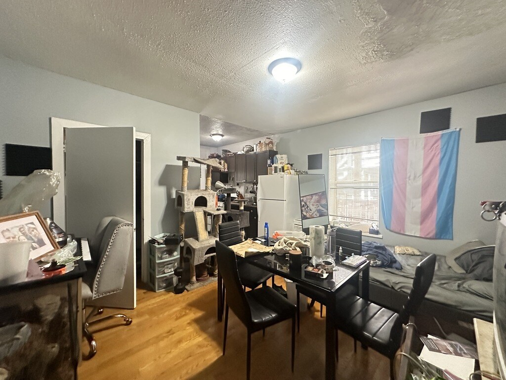 Building Photo - 5662 N Ridge Ave