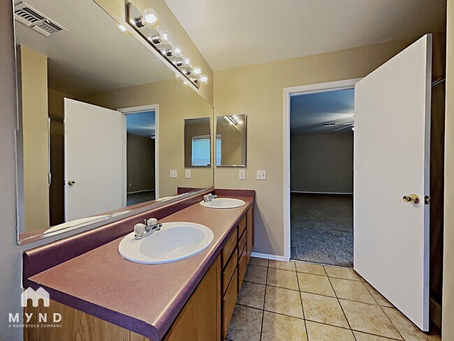 Building Photo - 8128 W Mission Ln