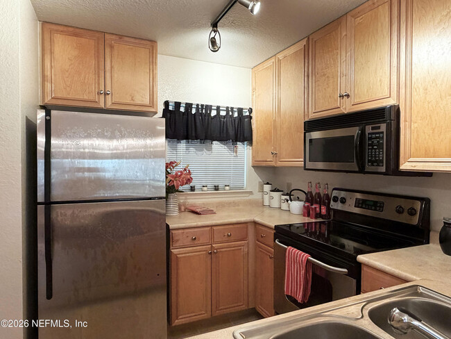 Building Photo - 11 Arbor Club Dr