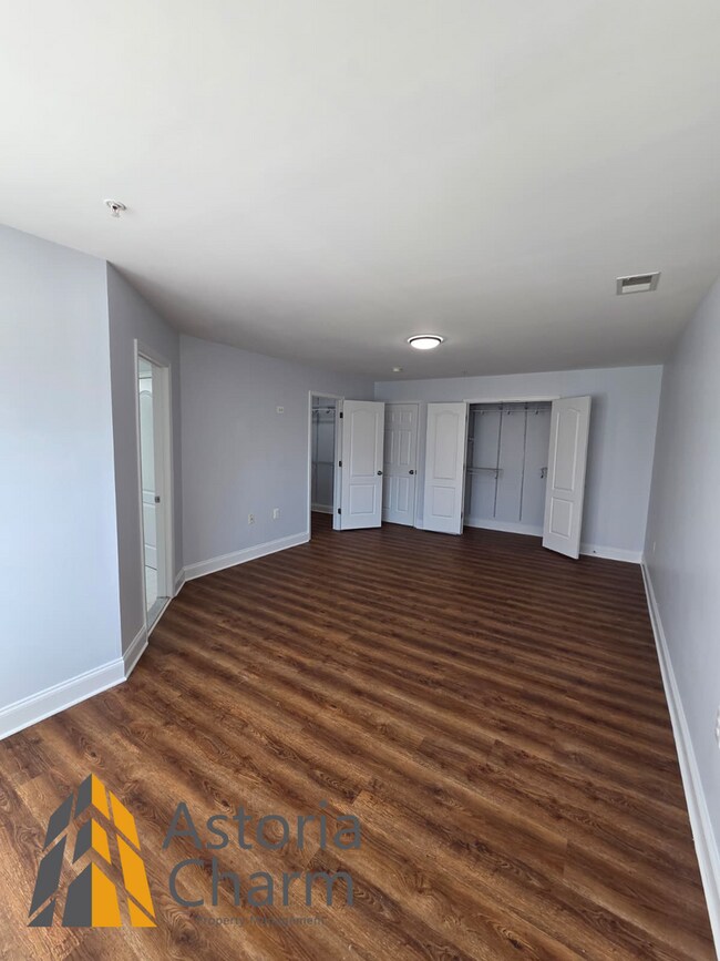 Building Photo - 3 Bedroom 3 Level Home with Garage and Flexible Layout