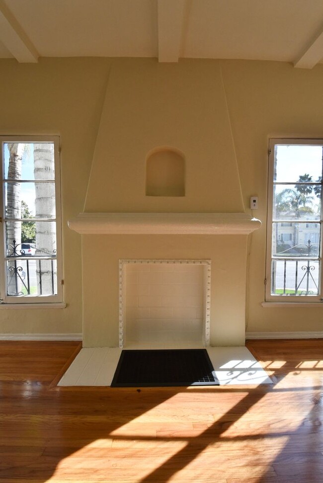 Building Photo - 1417 S Crescent Heights Blvd