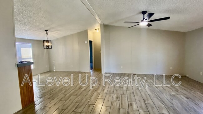 Building Photo - 307 W Lee St