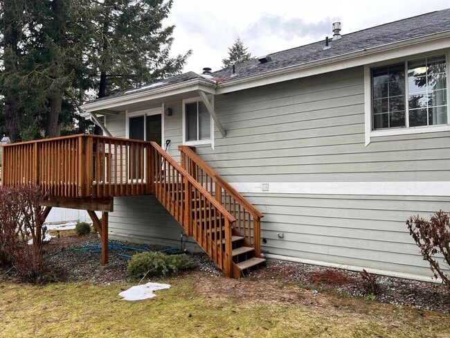 Building Photo - 12521 N Fairwood Dr