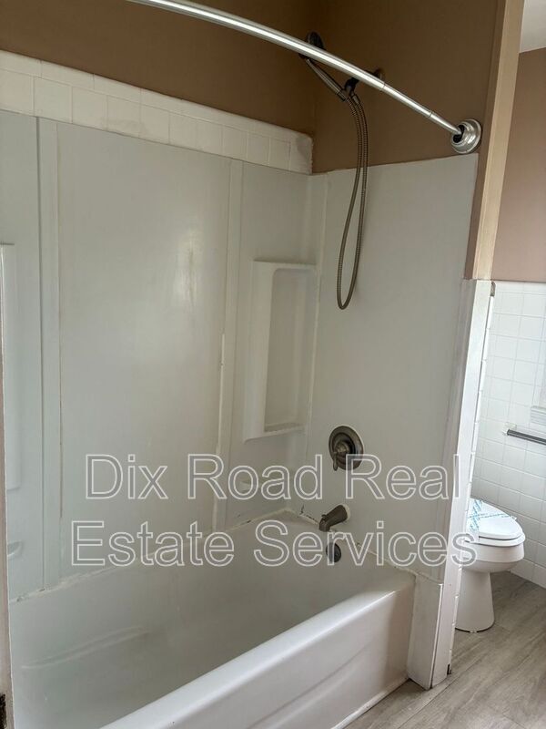 Building Photo - 504 Highland St