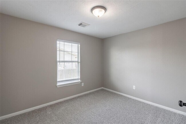Building Photo - 725 10th St
