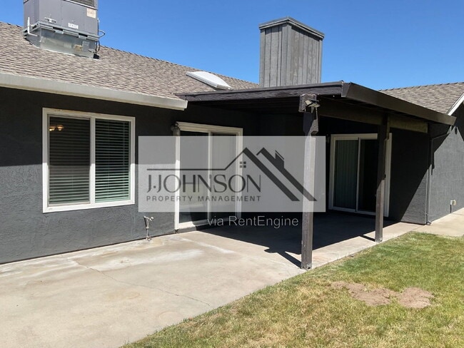 Building Photo - 15136 Cambridge Dr
