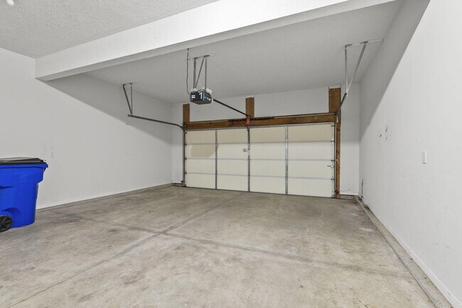 Building Photo - 777 Maidencane Dr