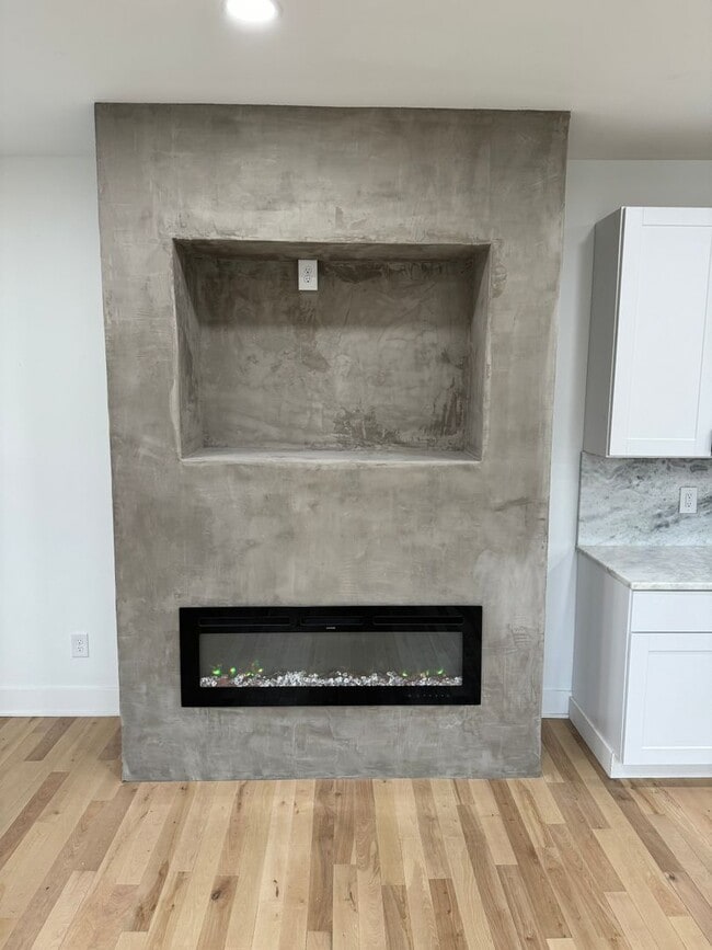 Building Photo - 2 Bedroom - Weiland Park
