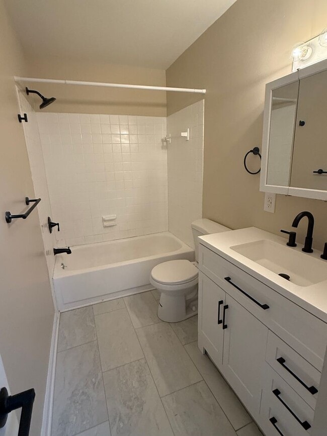 Building Photo - Beautiful Updated 4 bedroom townhouse available!