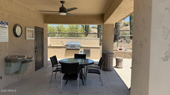 Building Photo - 10260 E White Feather Ln