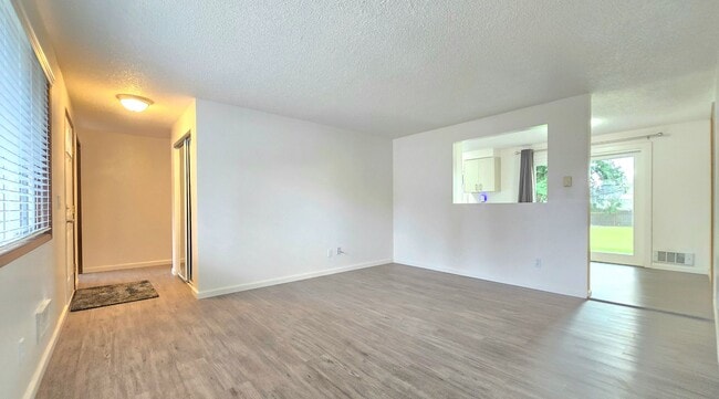 Building Photo - 4 Bedroom Home in North Marysville  - Pet Friendly!