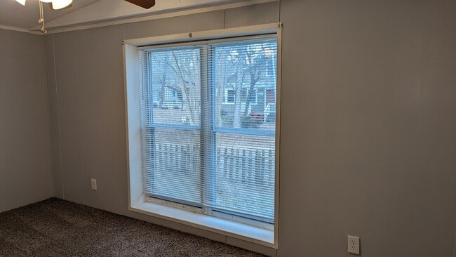 Building Photo - 106 Sumac Ln