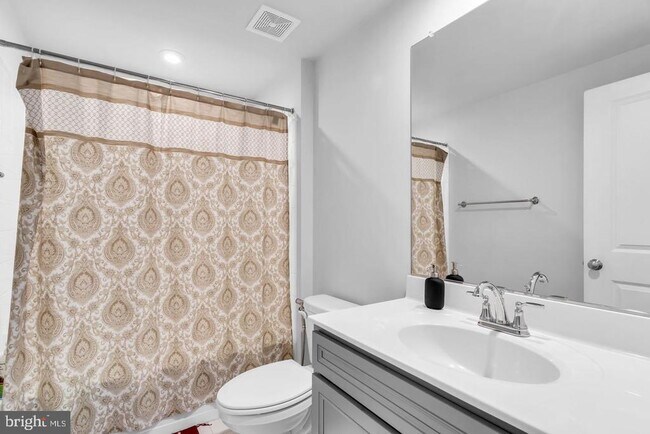 Building Photo - 41919 Spring Air Dr