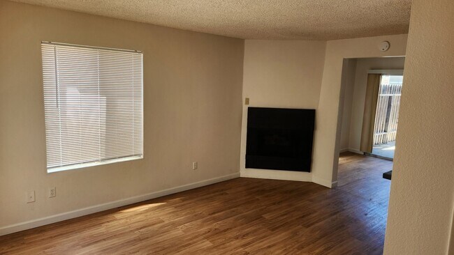 Building Photo - Updated 2 bedroom 2 bathroom condo