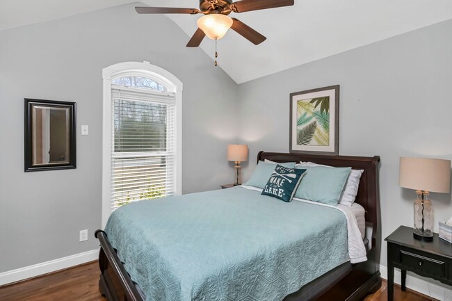 Building Photo - Fully Furnished Mid Term Lease