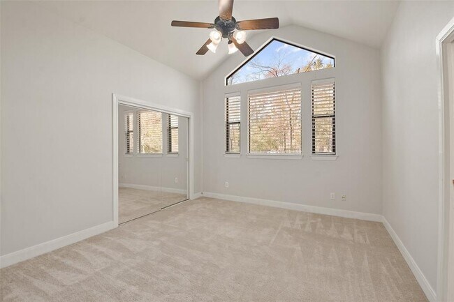 Building Photo - 5 Oak Crest Cir
