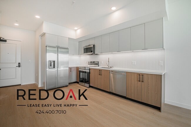 Building Photo - 856 S Gramercy Dr