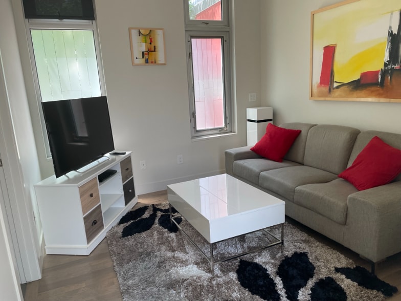 Building Photo - 402 Harrison St