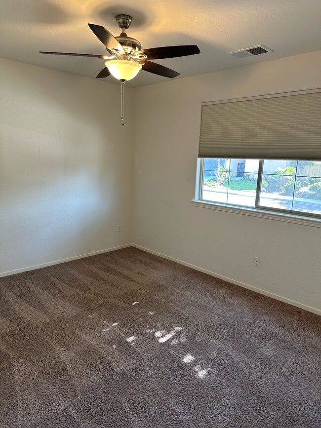 Building Photo - 318 S Wind Ct