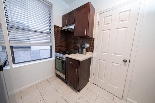 Building Photo - 5 W 101st St