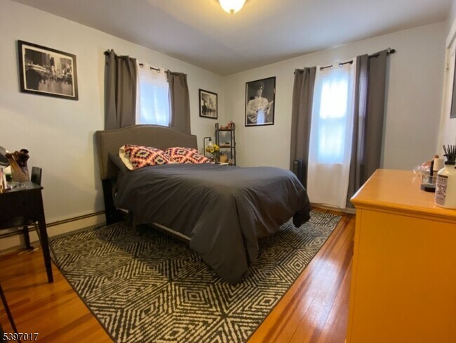 Building Photo - 26 Alexander Ave