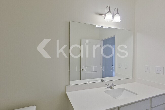 Building Photo - 639 Castillo Dr