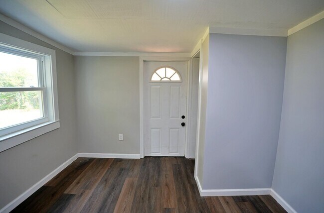 Building Photo - 417 W 31st St