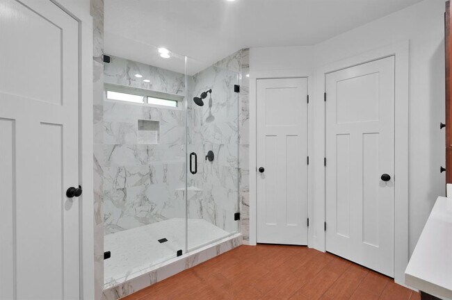 Building Photo - 5 Hickory Oak Dr