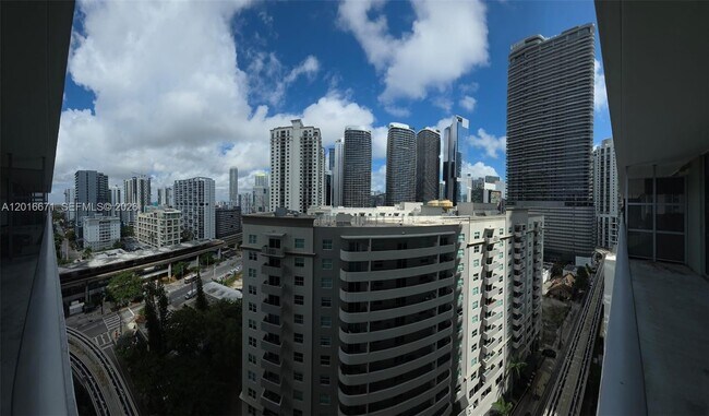 Building Photo - 1111 SW 1st Ave