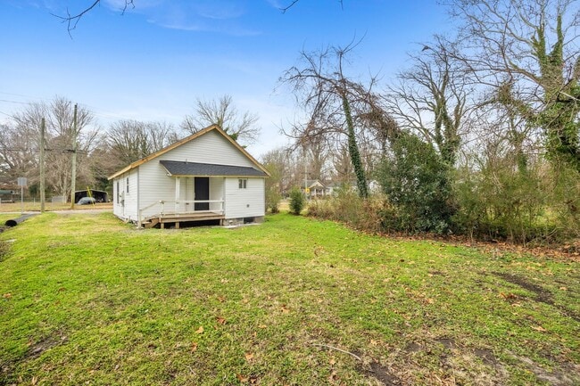 Building Photo - Two bedroom home!