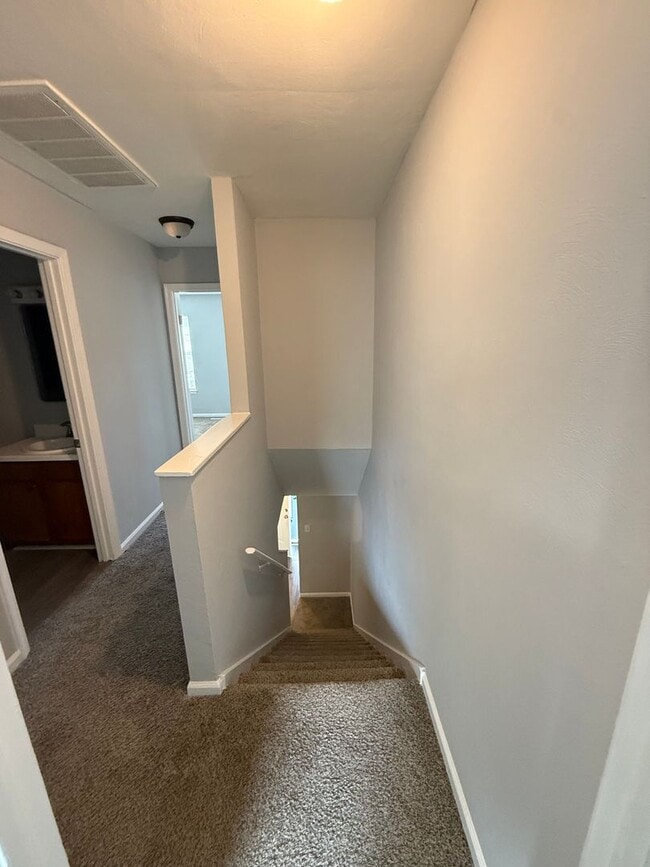 Building Photo - Move-In Ready 2BR Home Near Coast Guard Base!