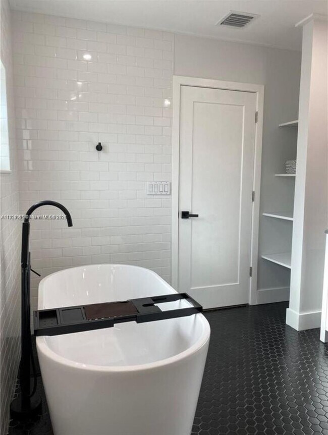 Building Photo - 6327 SW 44th St