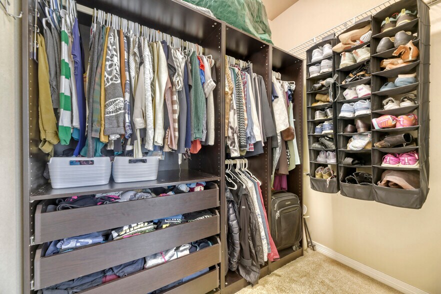 Walk In Closet - 1100 N Grant St