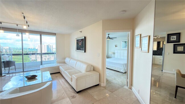 Building Photo - 3530 Mystic Pointe Dr