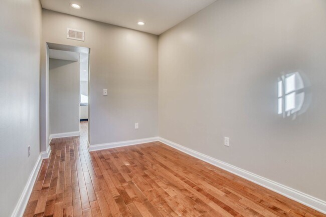 Building Photo - 1623 E Baltimore St