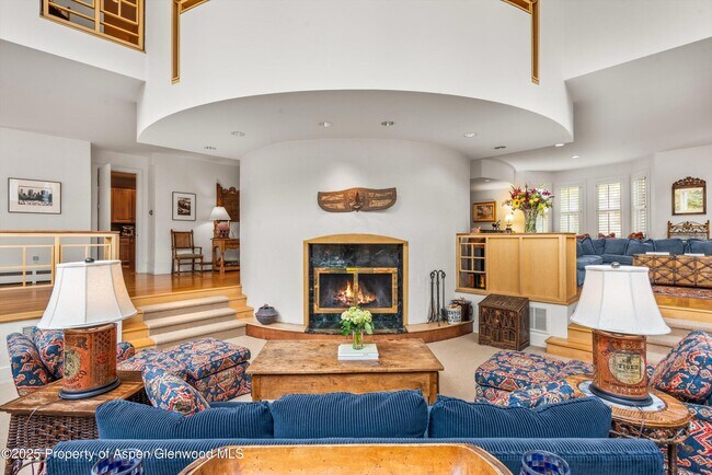 Building Photo - 431 W Hopkins Ave