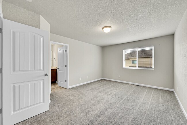 Building Photo - $2,040.95 -  3 bed, 2.5 bath Townhome in CO Springs with Central AC!