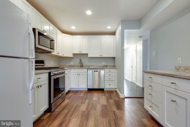 Building Photo - 822 Quince Orchard Blvd