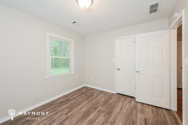 Building Photo - 4-Bedroom Home with Bonus Living Area
