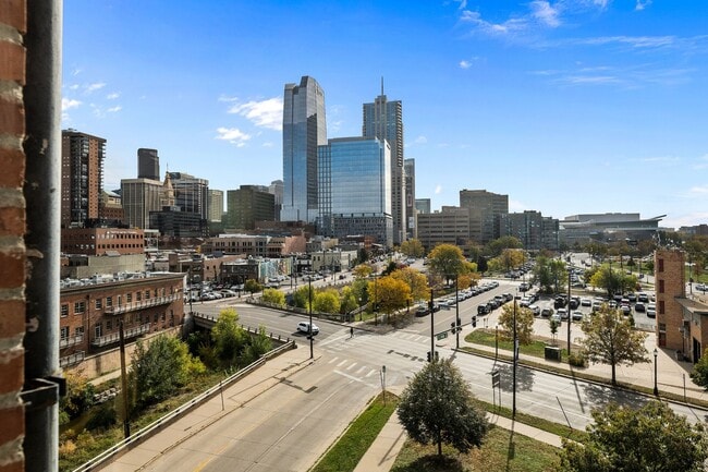 Building Photo - Beautiful loft in Downtown Denver!