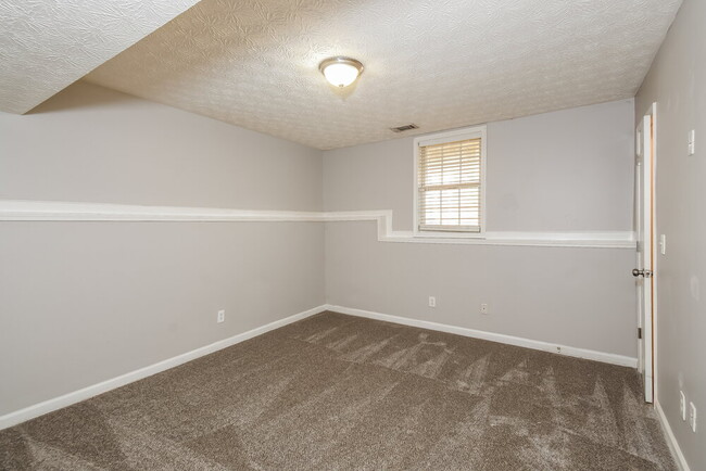 Building Photo - 2682 Owens Dr